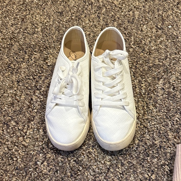 Oasis Society Shoes - Classic White Textured Women's Sneakers